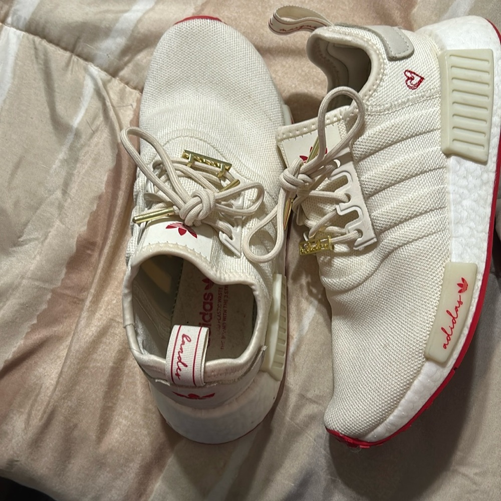 Brand new never work just tried on thier  a size 7 but fit big on me